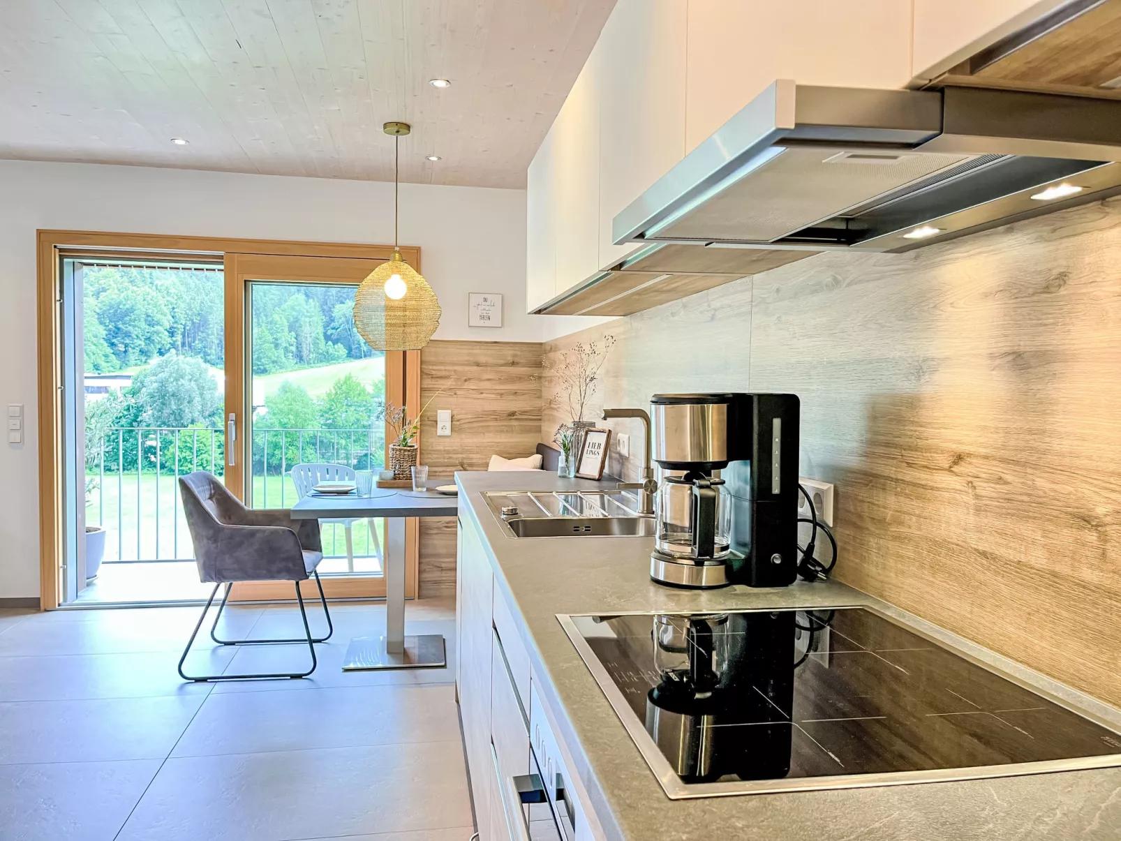 Kinast (HFT201)-Inside