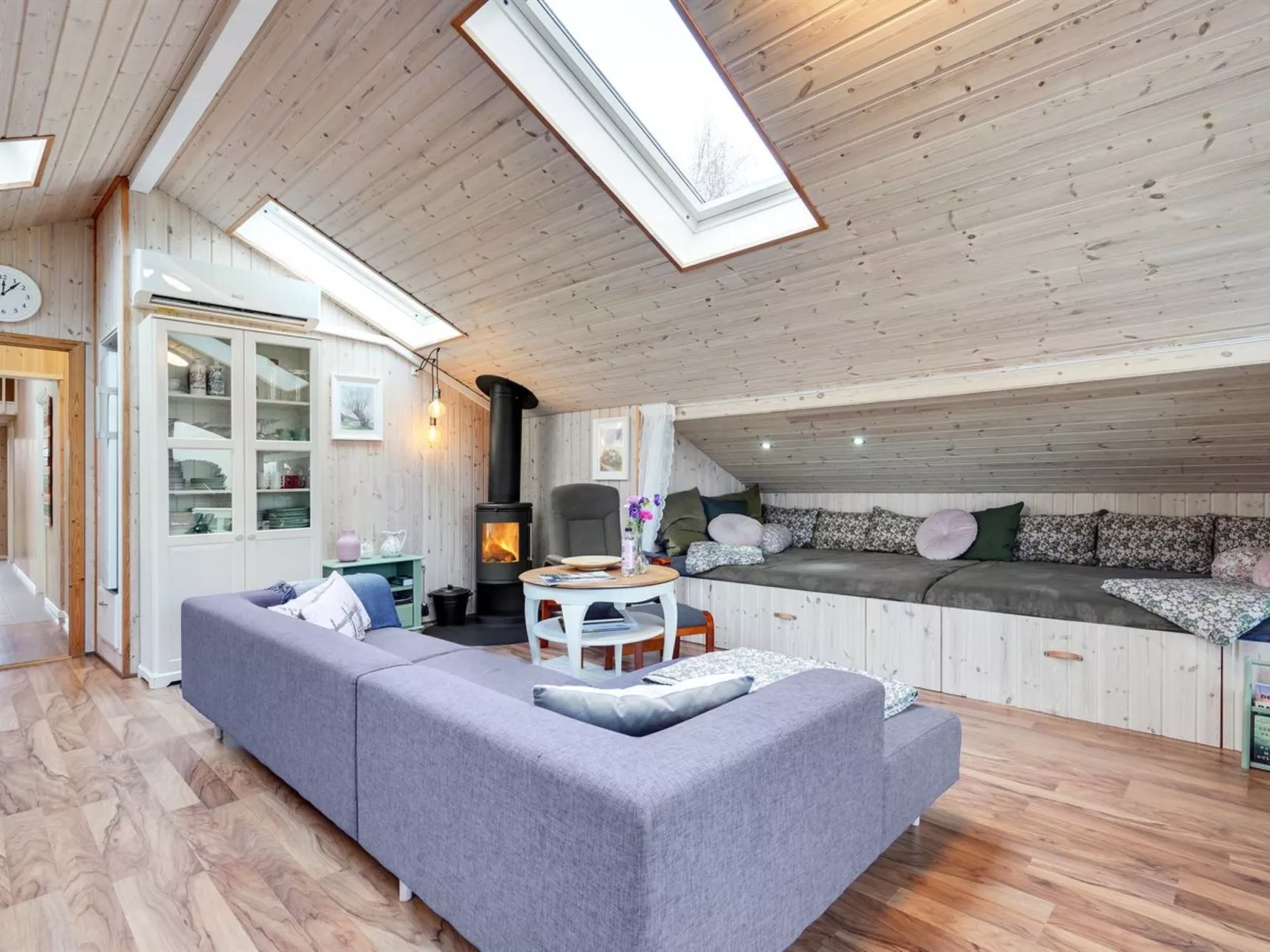 "Flicka" - 275m from the sea-Drinnen