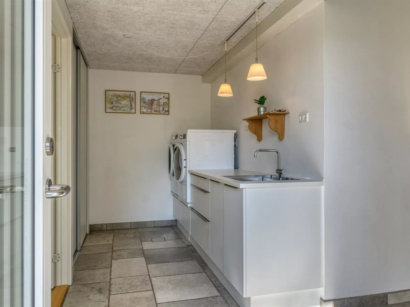 "Elissa" - 50m to the fjord-Inside