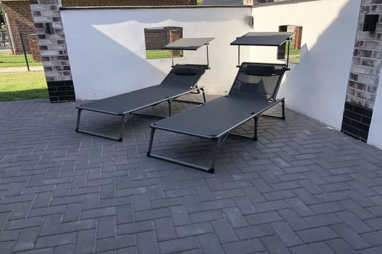 352700-Terrasse/Balkon