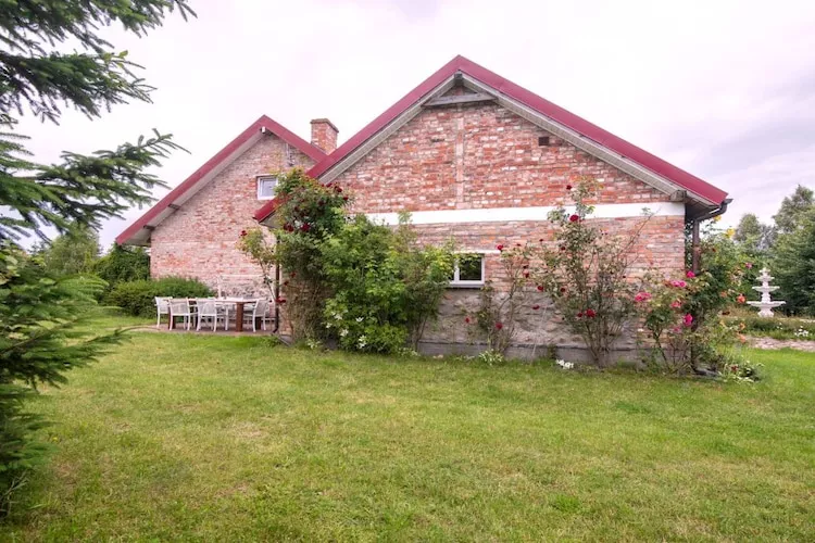 Angelino-Exterior in summer