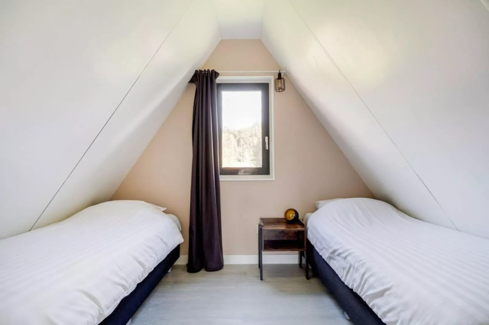 107 | Buizerd | Fijne bungalow met ruime tuin-Bedroom