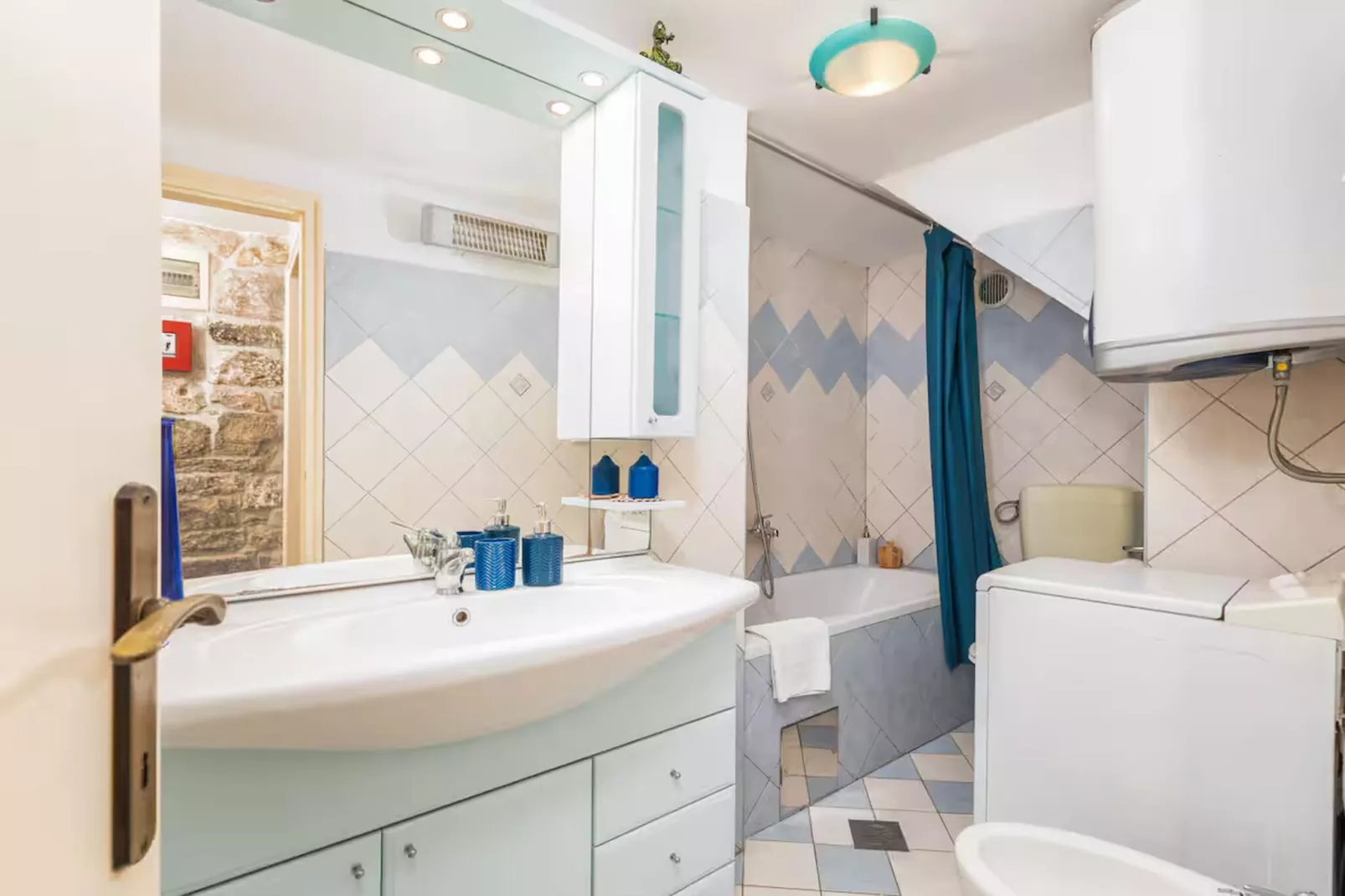 Holiday Home Lucia-Badezimmer