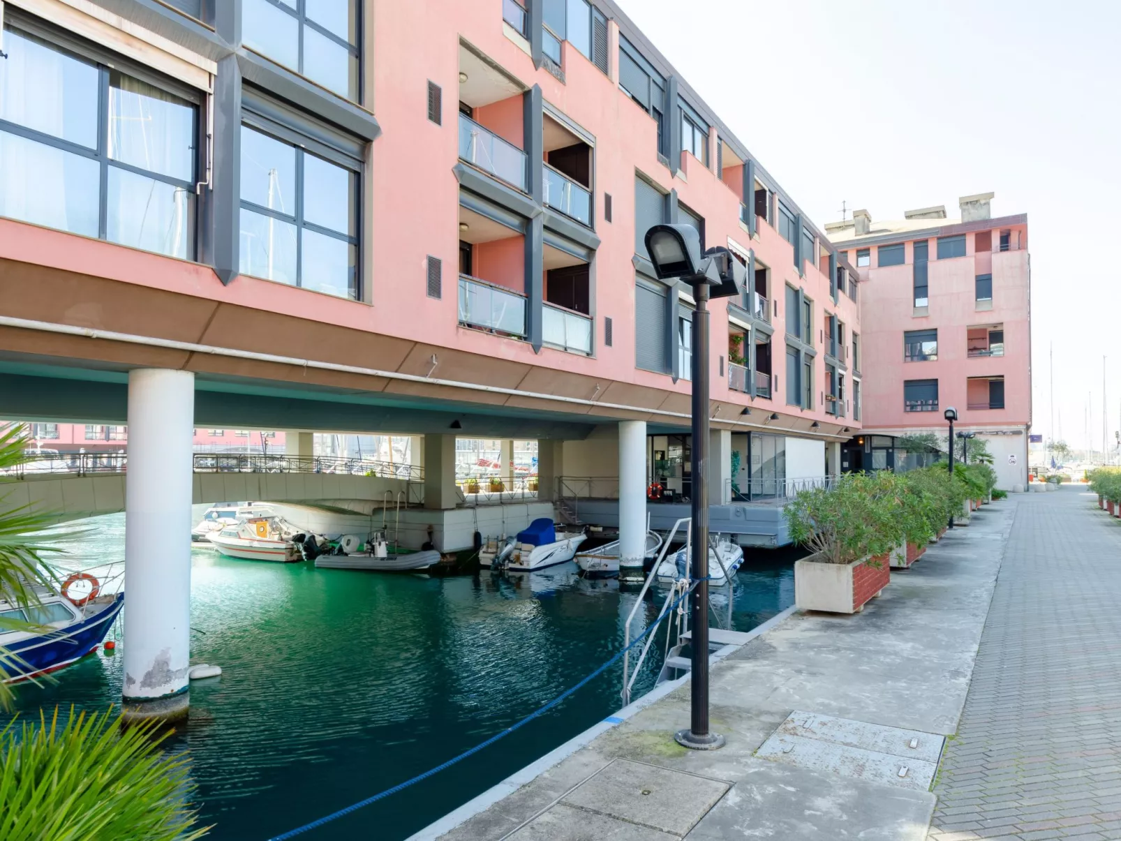 Dock of the Bay Genova, 2b 1b, 2 garage e balcone - Image-tags.info