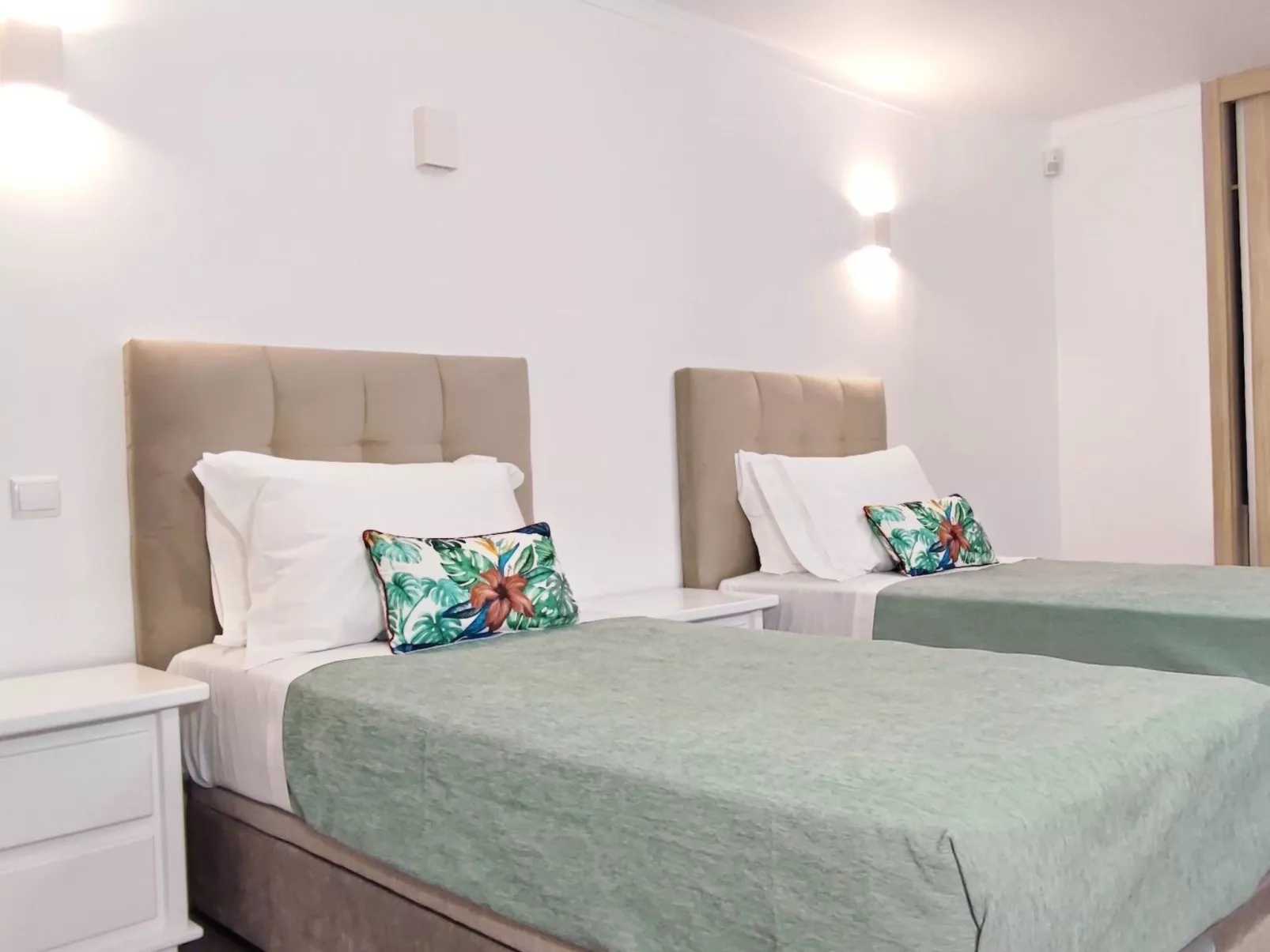 Villa mit 6 Schlafzimmern, Familie, Gruppen, Strand, Pool, Garten - Image-tags.info