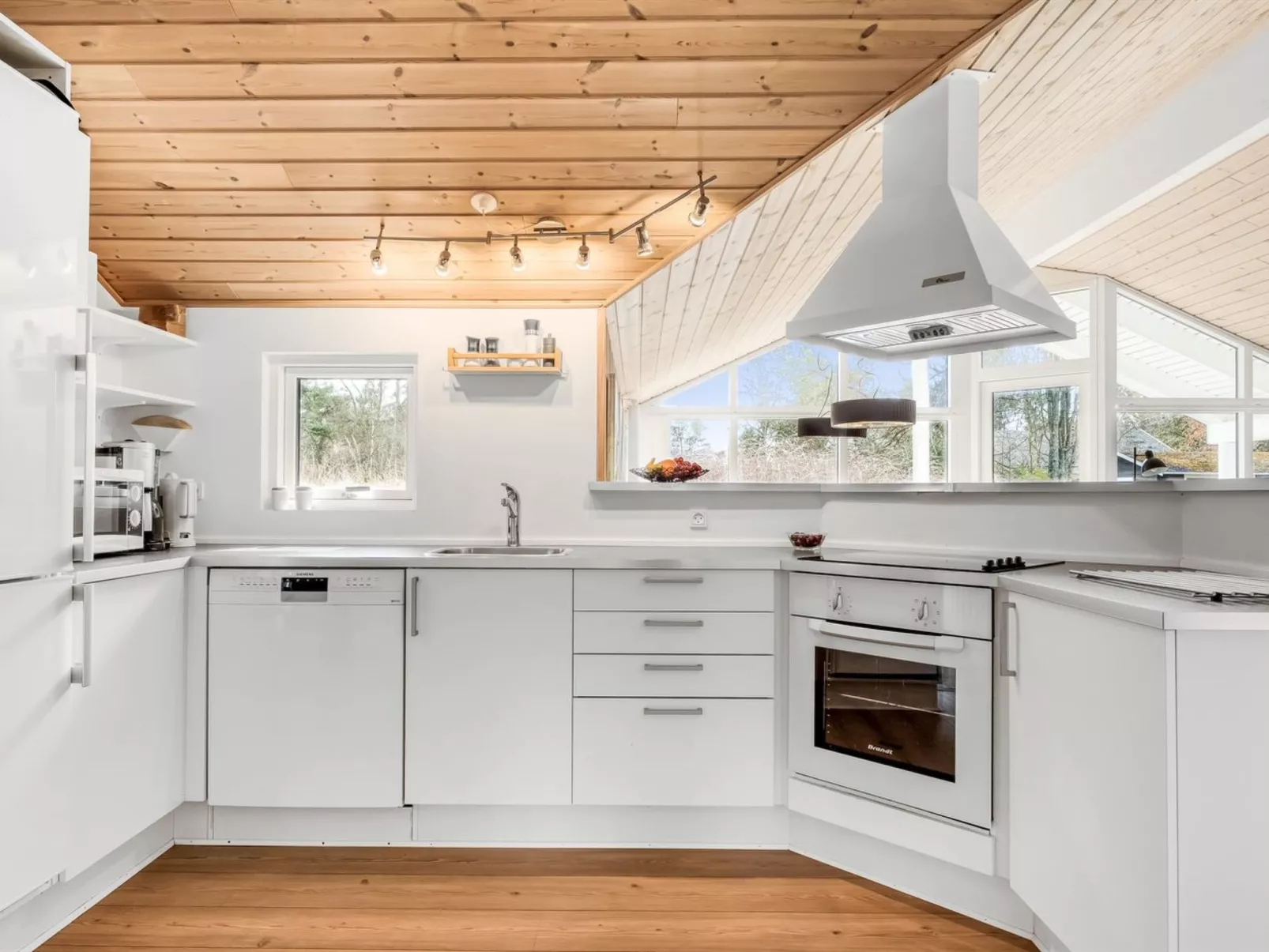 "Botwith" - 2.8km from the sea - Drinnen