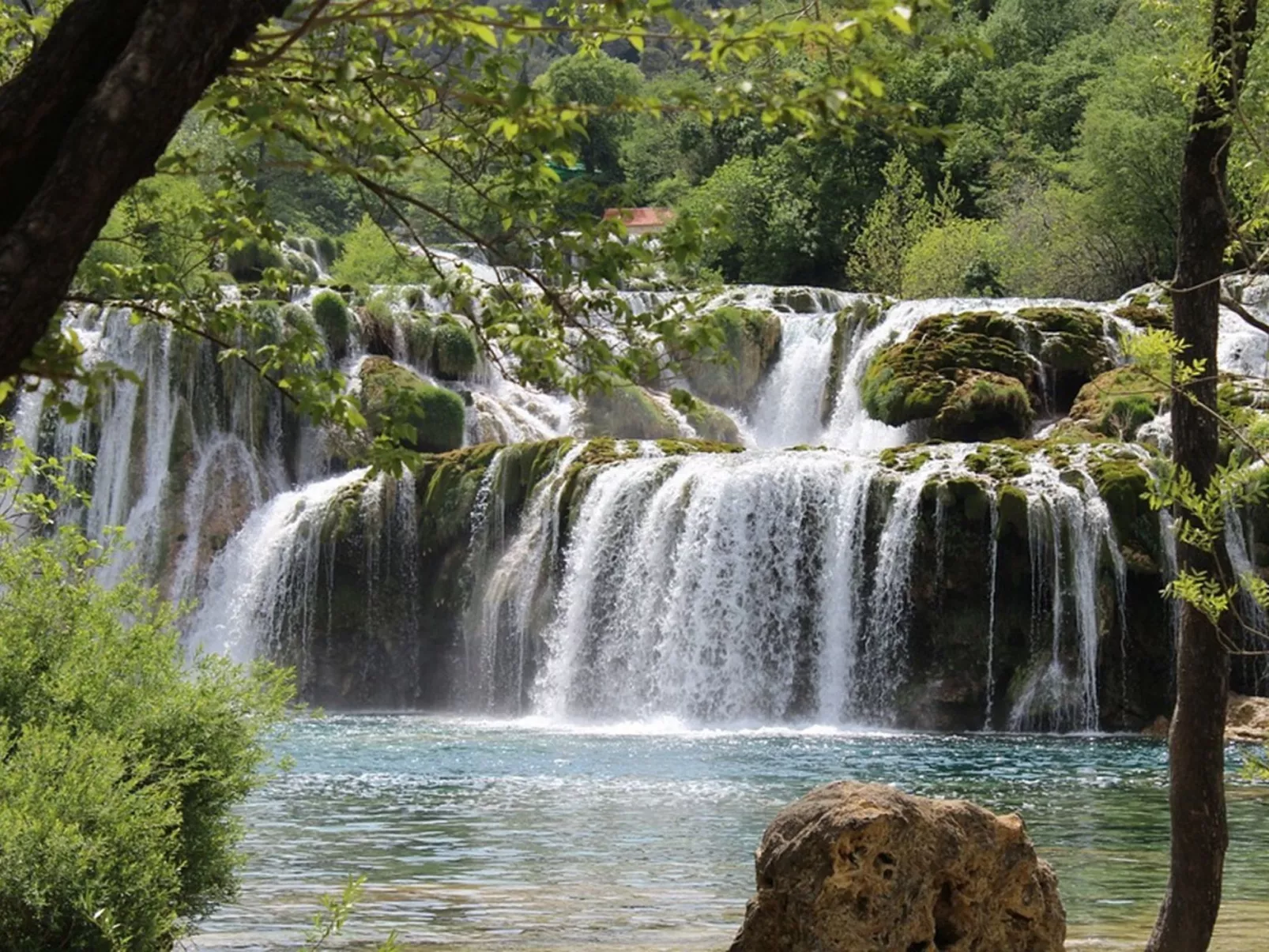 Strandhaus mit Pool in Meeresnähe - Image-tags.info