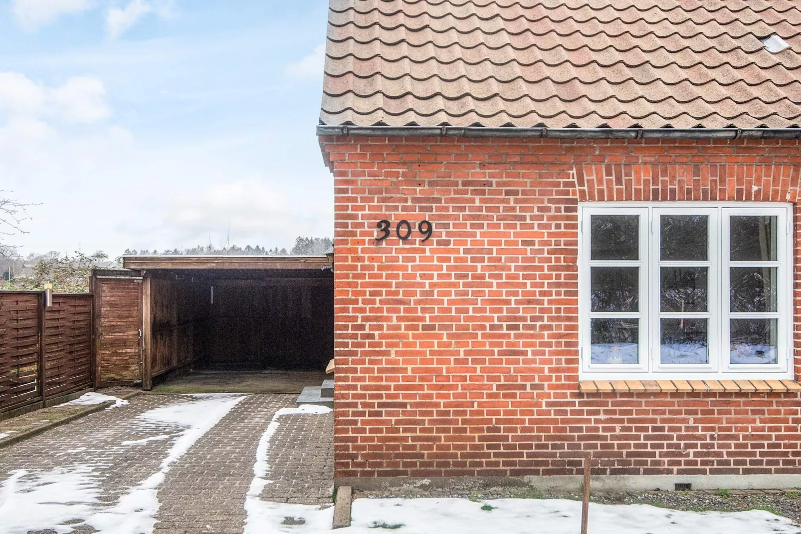 Nature Escape: Forest & Lake Access - View