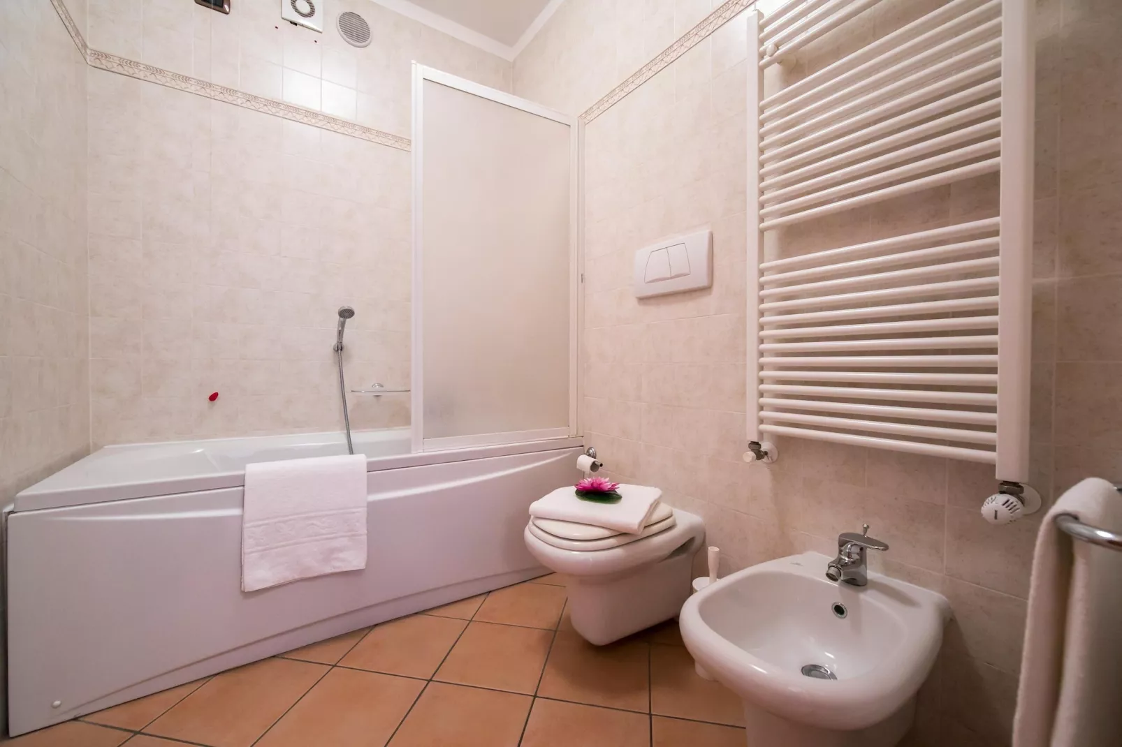 RESIDENCE PORTO LETIZIA - PALACE-1ROOM APT 4 PAX LAKE VIEW PLUS 8205 - P1LP4 - Bathroom