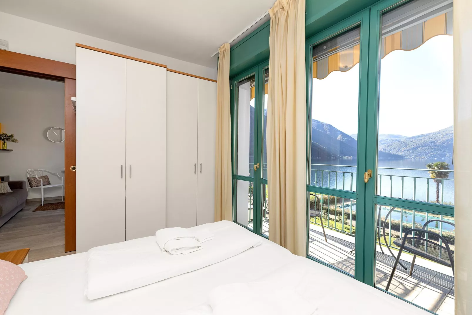 RESIDENCE PORTO LETIZIA - PALACE-1ROOM APT 4 PAX LAKE VIEW DELUXE 8206 - P1LD4 - Schlafzimmer