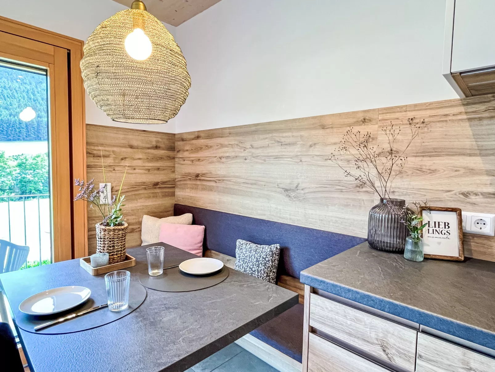 Kinast (HFT201)-Inside