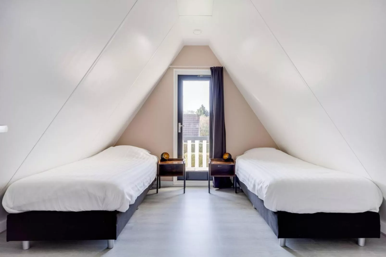 107 | Buizerd | Fijne bungalow met ruime tuin-Bedroom