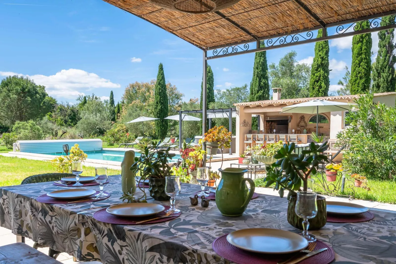 Grand Mas climatisé Arles-Terrasse/Balkon