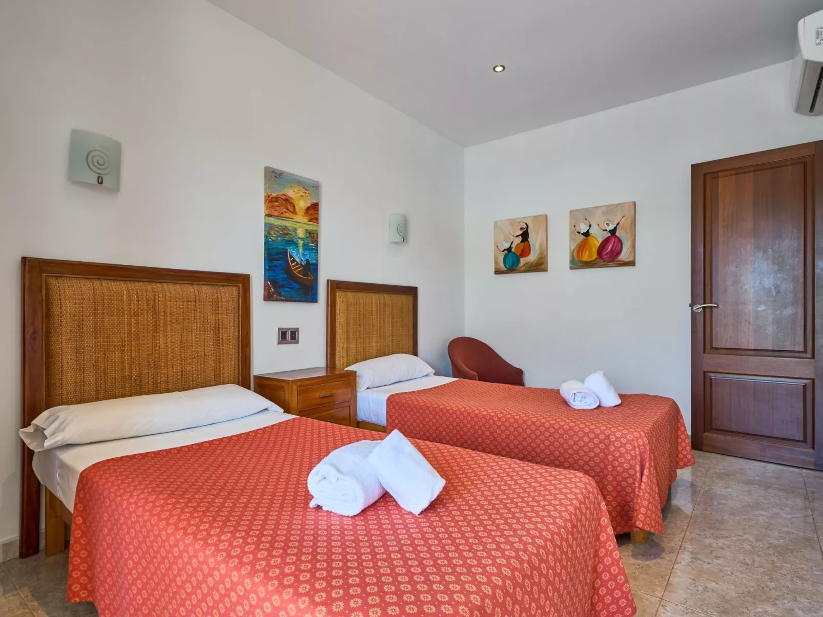 Cala Dia - Inside