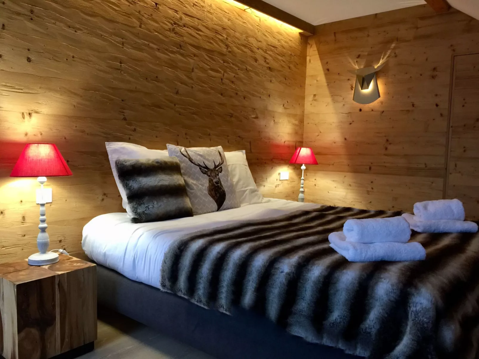 Chalet "Le Flocon Bleu" mit Blick auf das Wasser - Image-tags.info