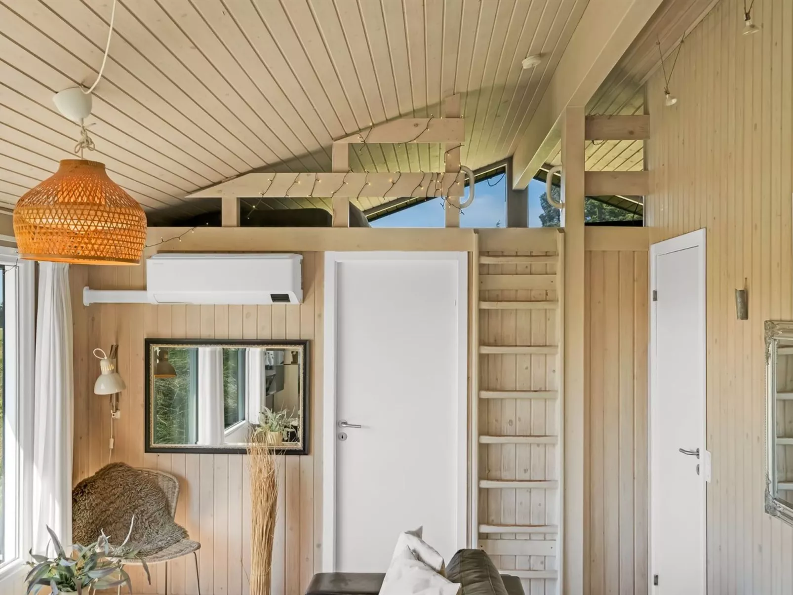 "Virpi" - 1.1km from the sea-Inside