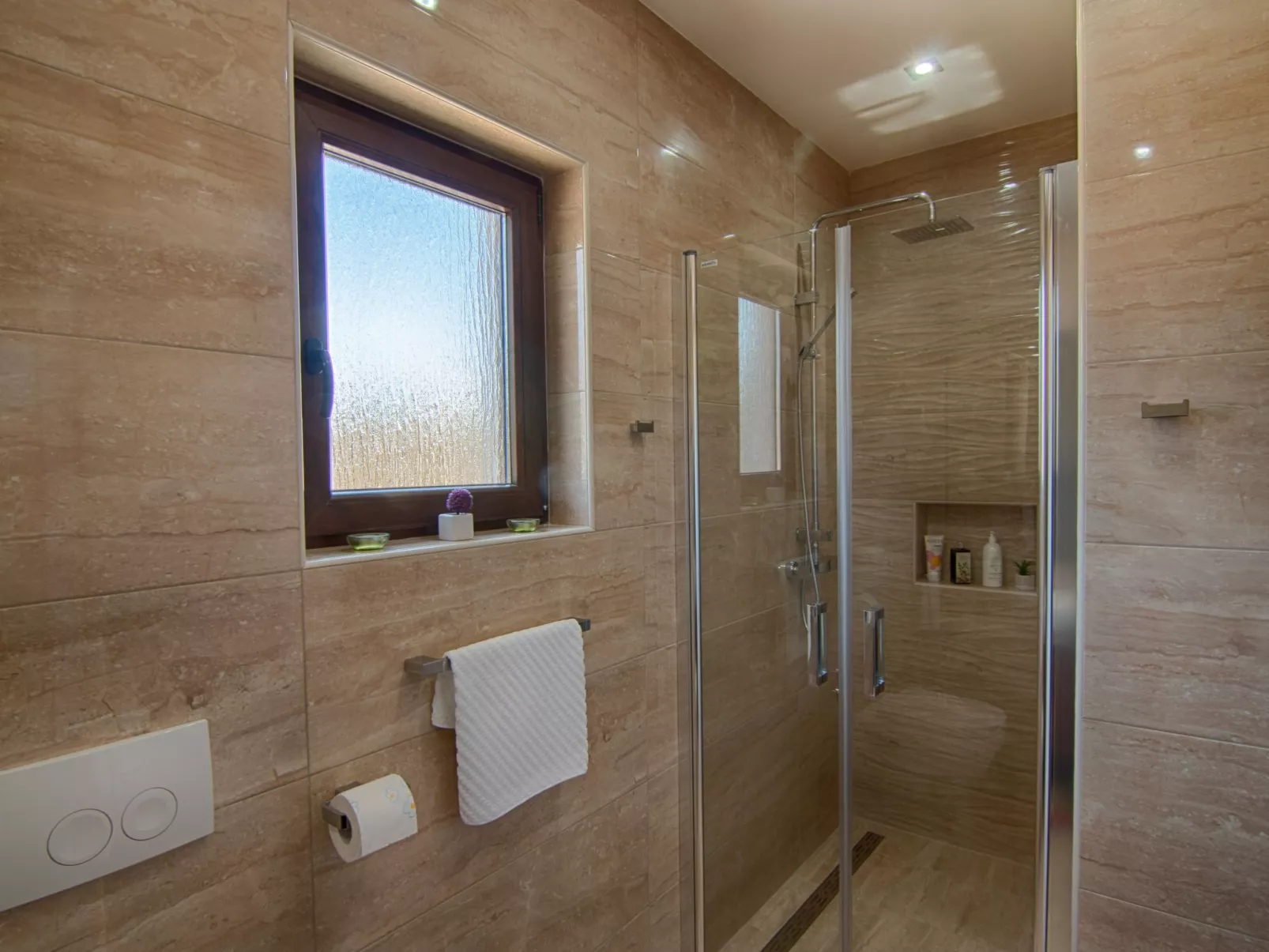 "Laura" mit Blick auf das Wasser - Image-tags.info