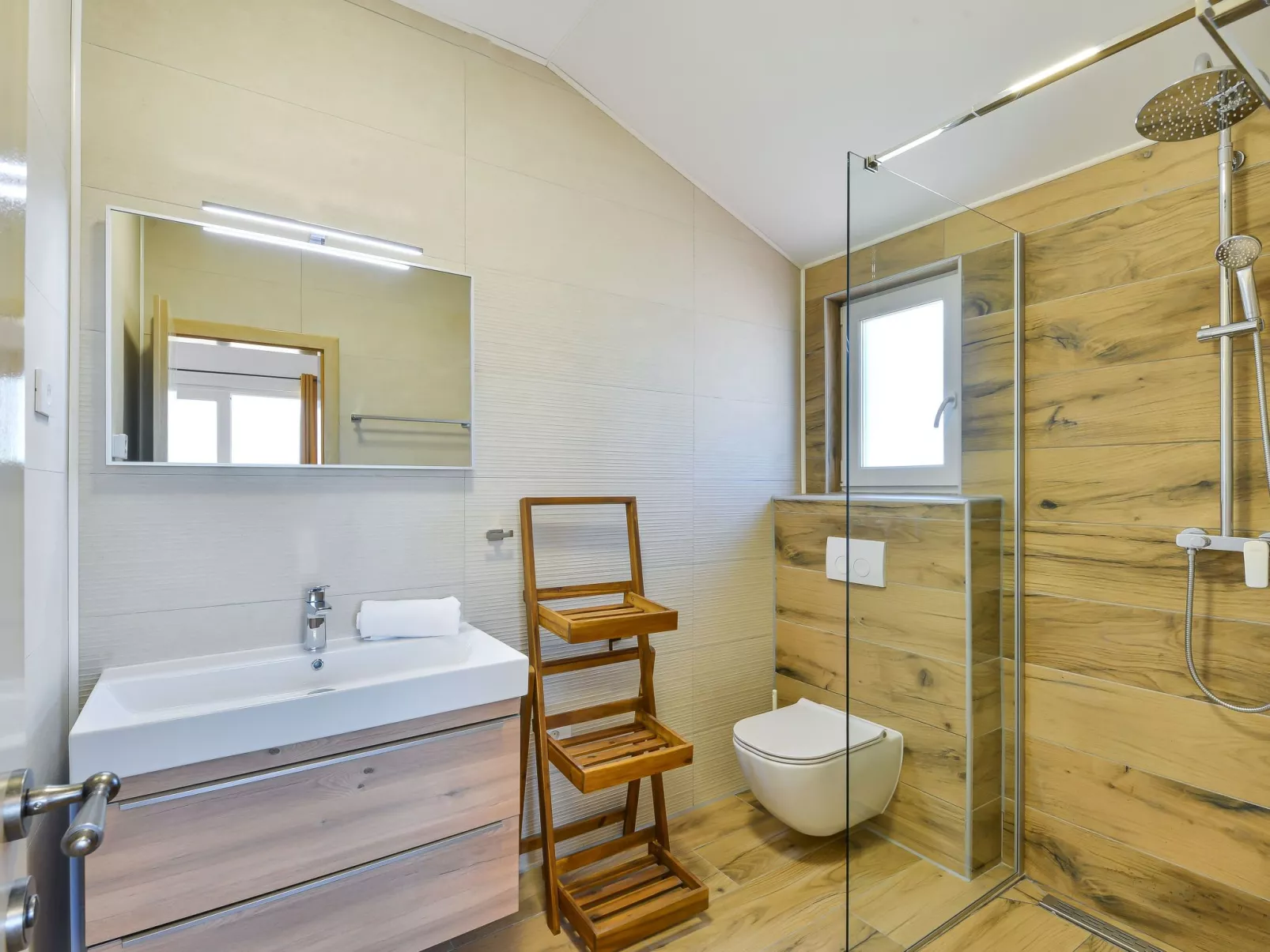 Neue Luxusvilla mit Schwimmbad, Sauna - Image-tags.info