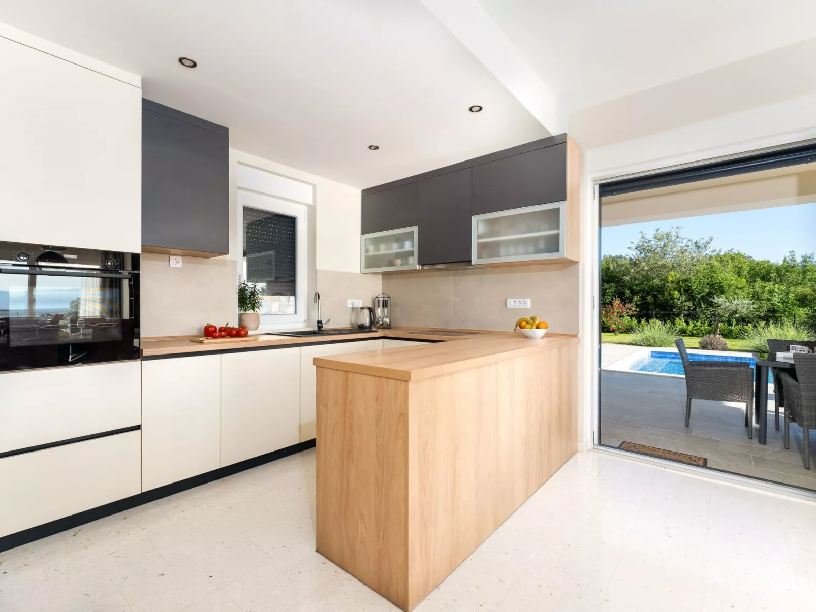 Schone Villa mit Pool, Meerblick, Strand - Image-tags.info