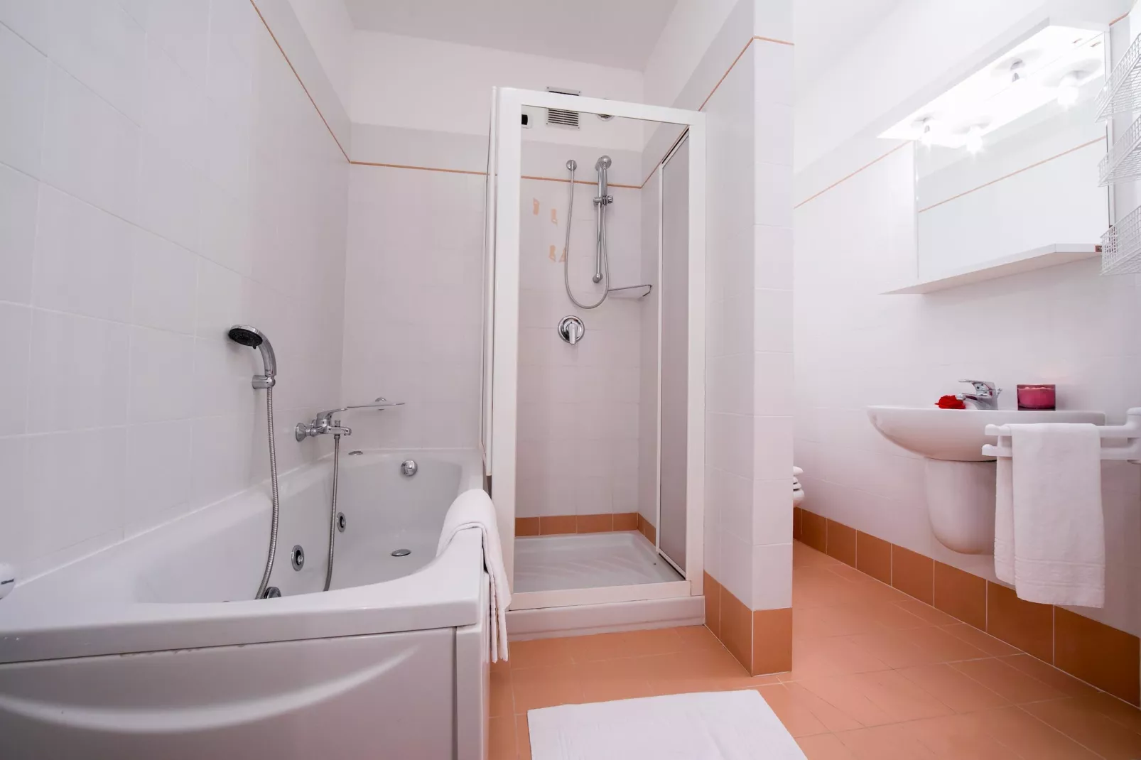 RESIDENCE PORTO LETIZIA - PALACE-1ROOM APT 4 PAX LAKE VIEW PLUS 8205 - P1LP4 - Bathroom