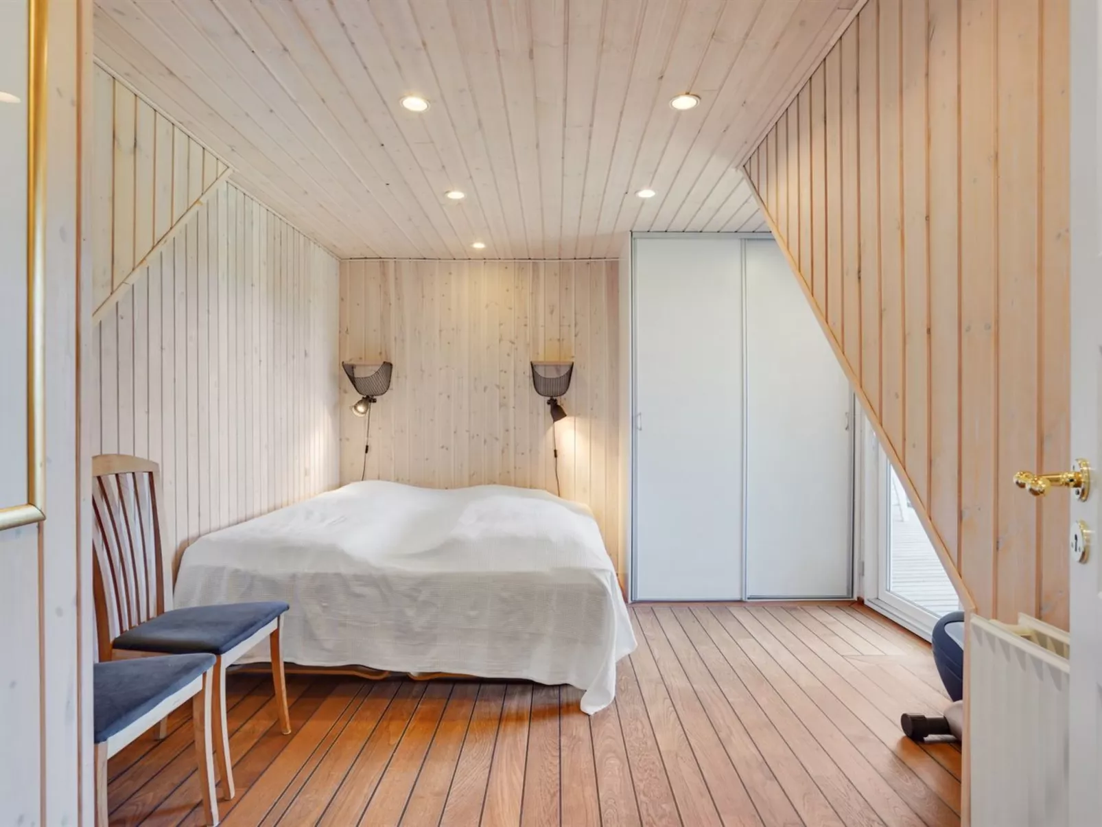 "Gertrudis" - 2km to the fjord-Inside