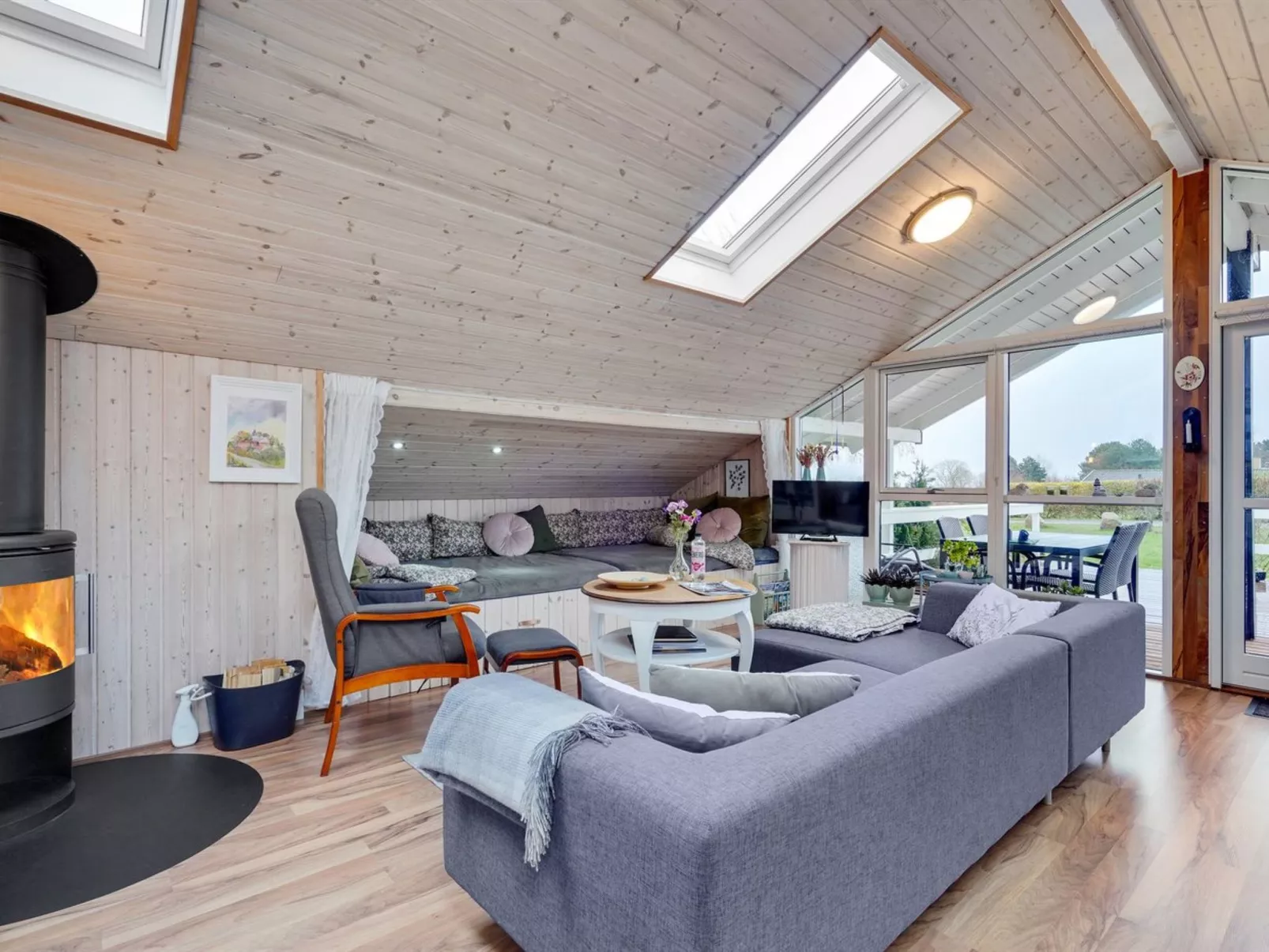 "Flicka" - 275m from the sea-Drinnen