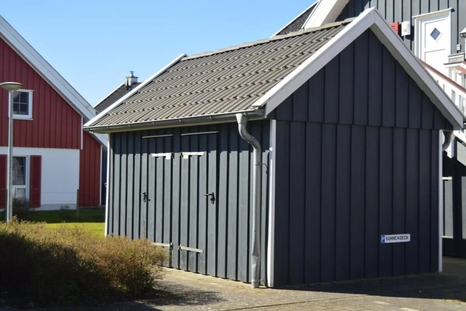 47500-Gardens in summer