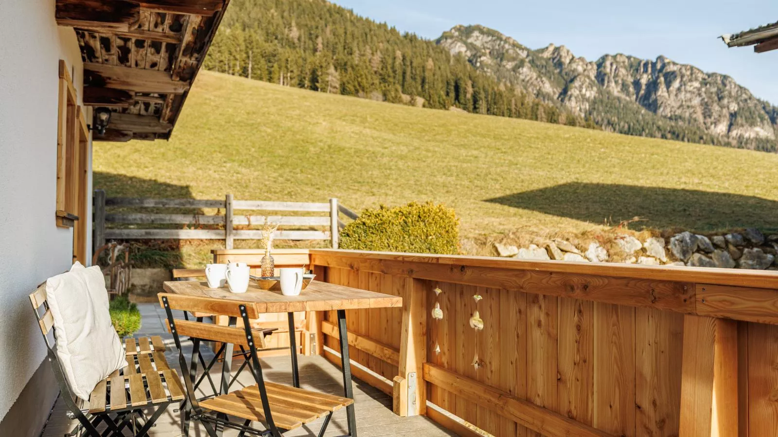 Tirola Hütte-Terrasse/Balkon