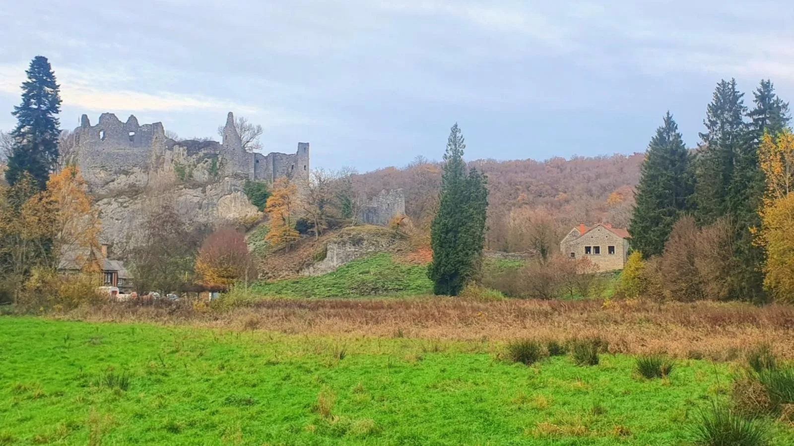 Gite de Montaigle - Außenbereich Sommer