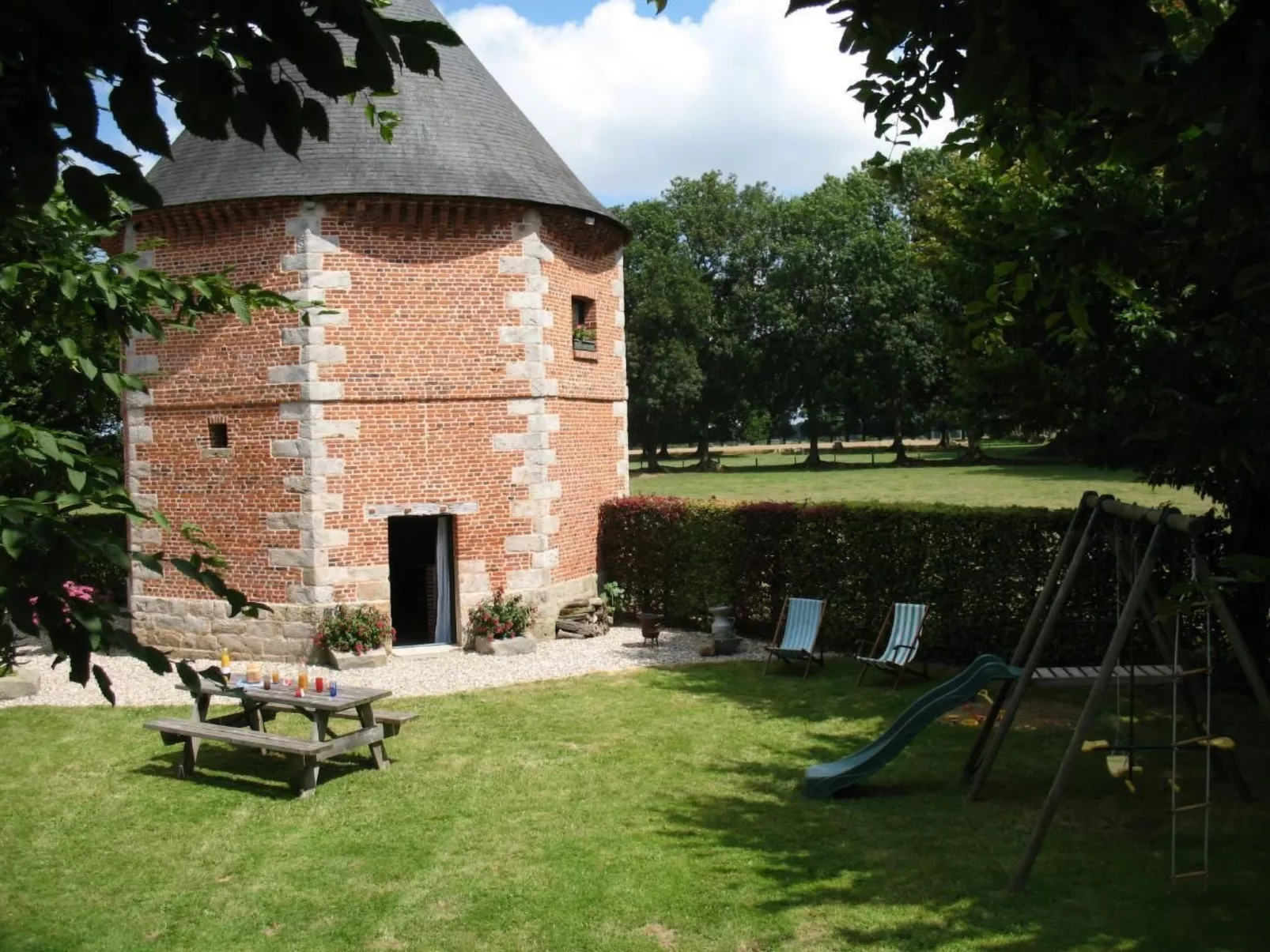 Unterkunft auf dem Bauernhof "La printanière" (Die Frühlingsfrau)-Dehors