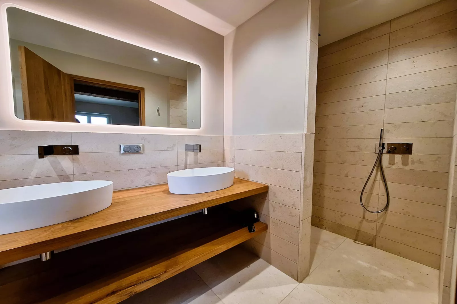 Le Mas Sorella – Votre Évasion Provençale au Cœur des Alpilles-Badezimmer