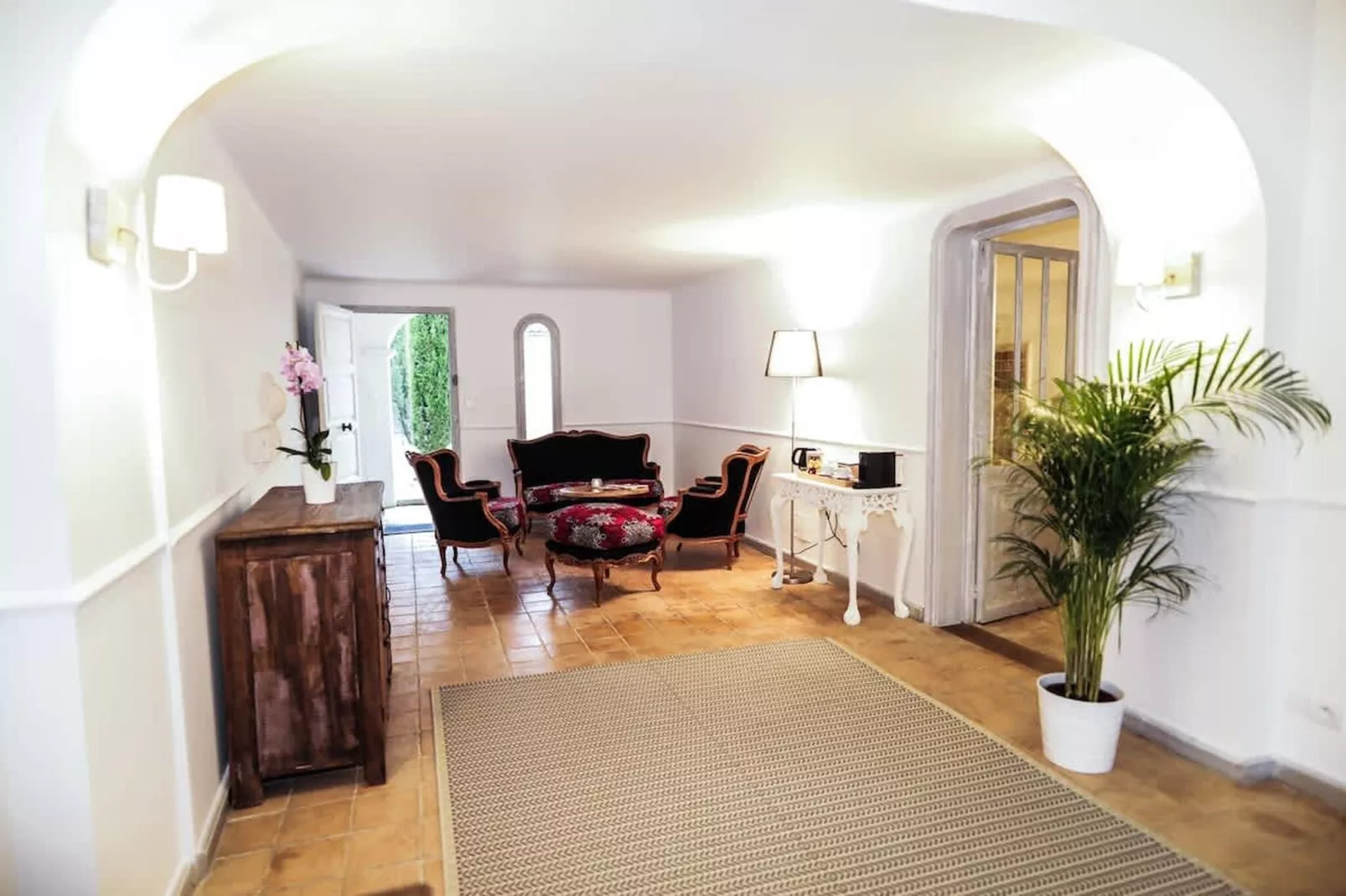 Charmant Mas Provençal avec piscine et jacuzzis-Living room