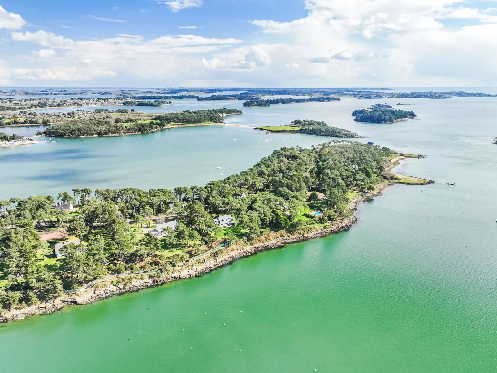 Le Château de Kergonano - Area