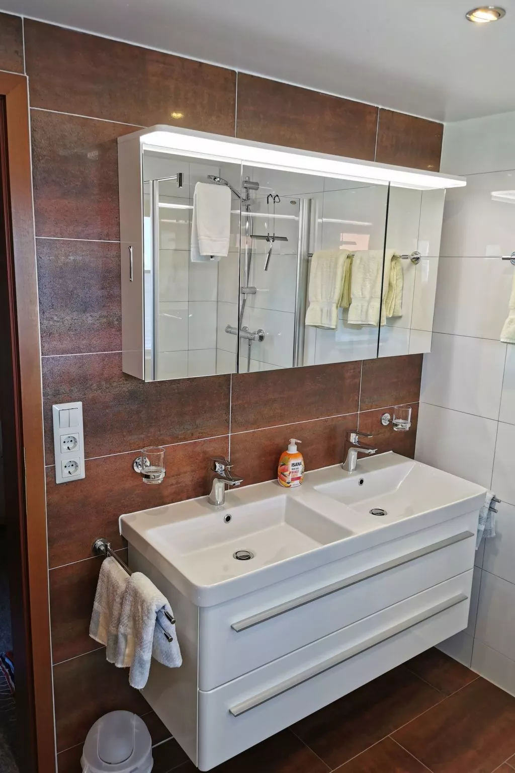 Mit komplett eingerichteter Küchenzeile im Wohnraum - Image-tags.info