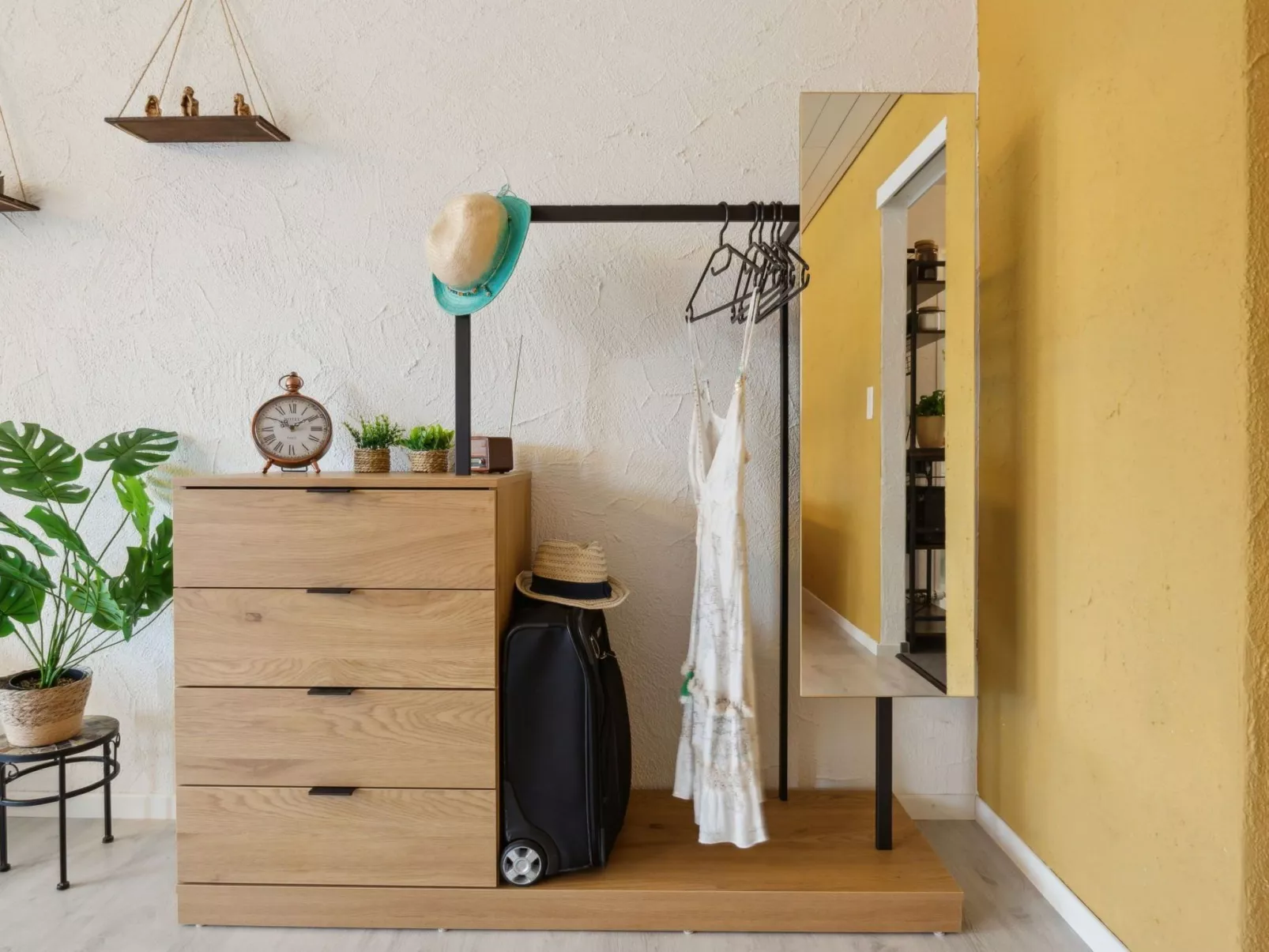 4 Seasons Apartment - Image-tags.info