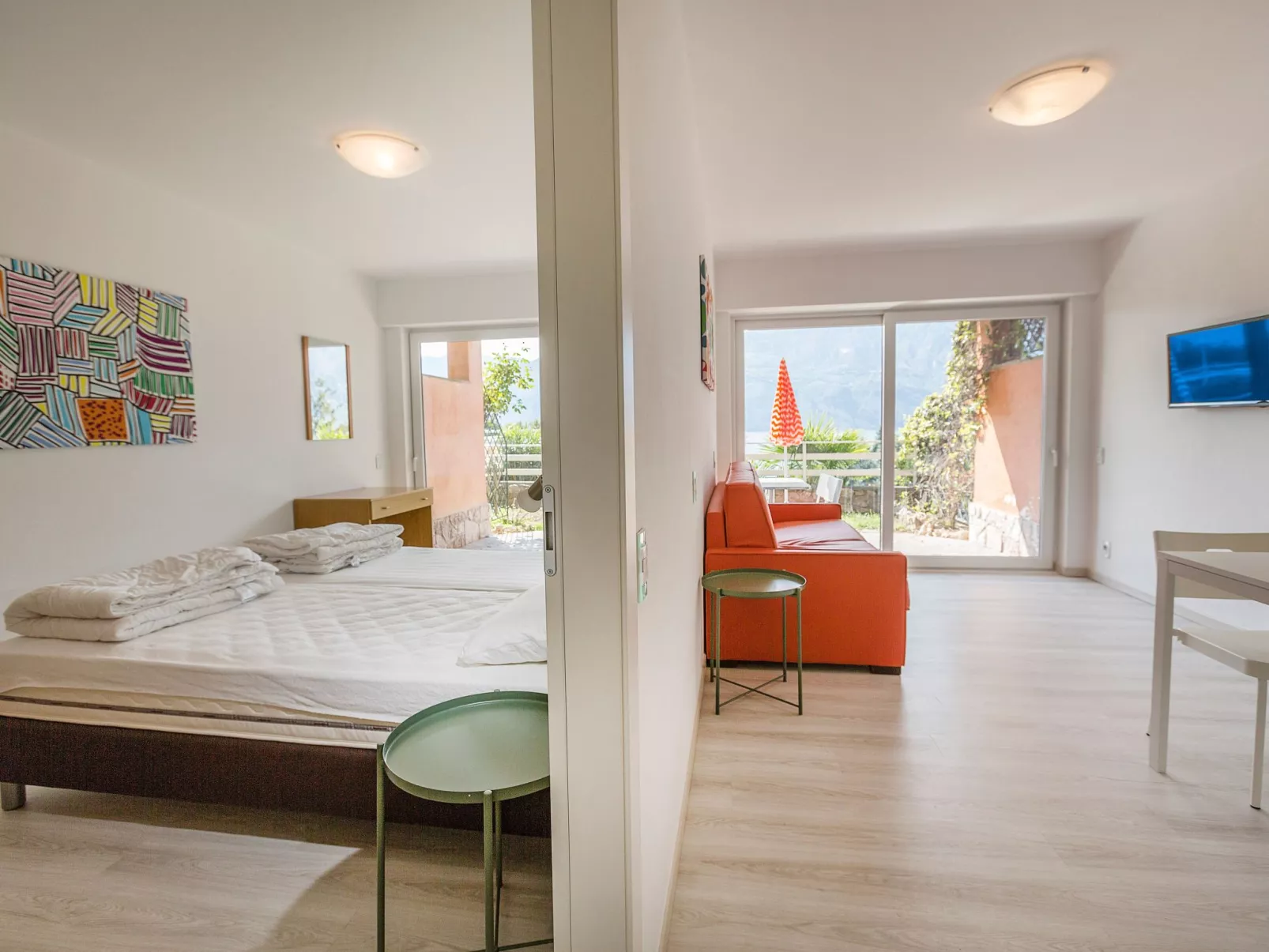 Zwei-Zimmer-Wohnung mit Seeblick, Grill und Gemeinschaftspool - Image-tags.info