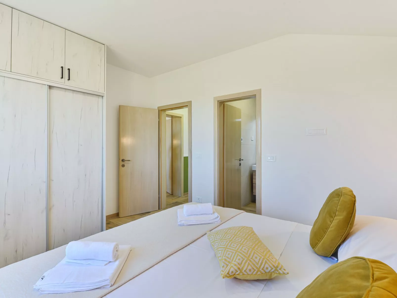 Neue Luxusvilla mit Schwimmbad, Sauna - Image-tags.info