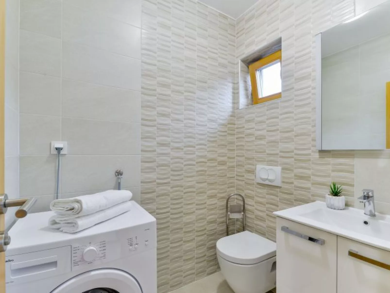 Vila Megy -  ID 2209 - Image-tags.info