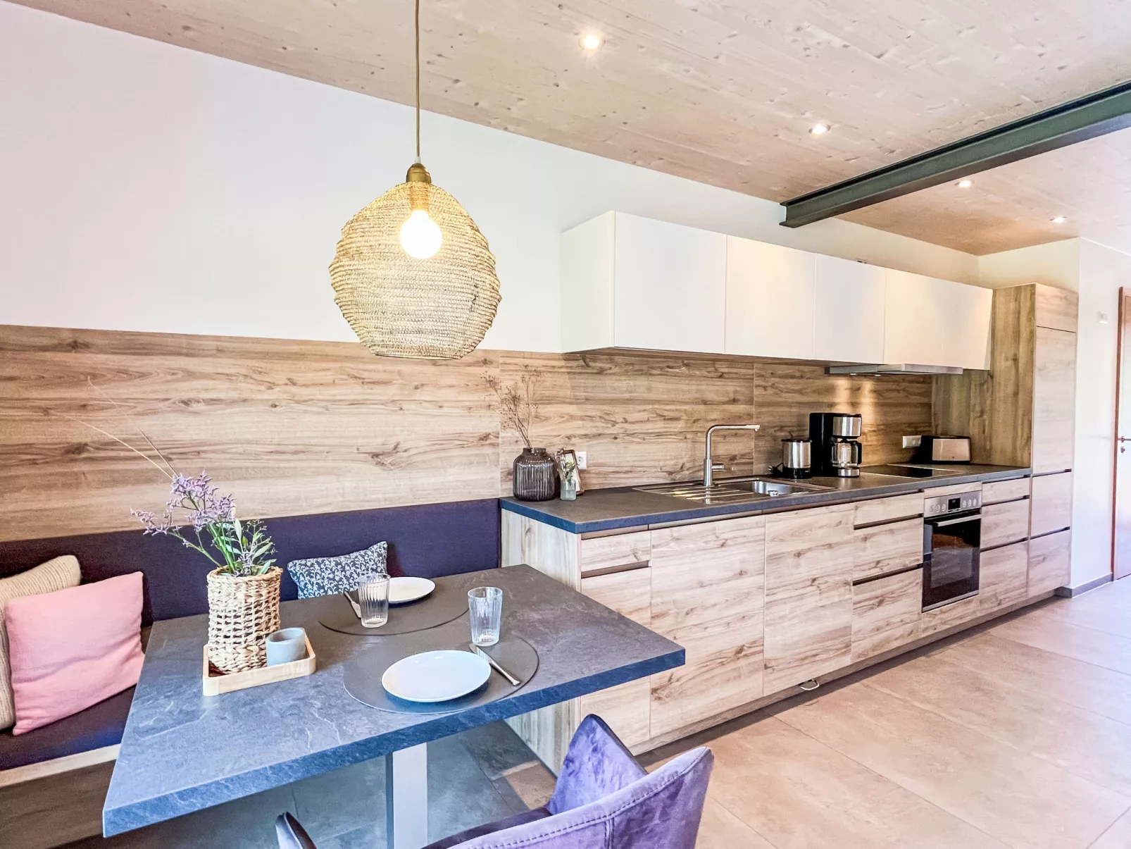 Kinast (HFT201)-Inside