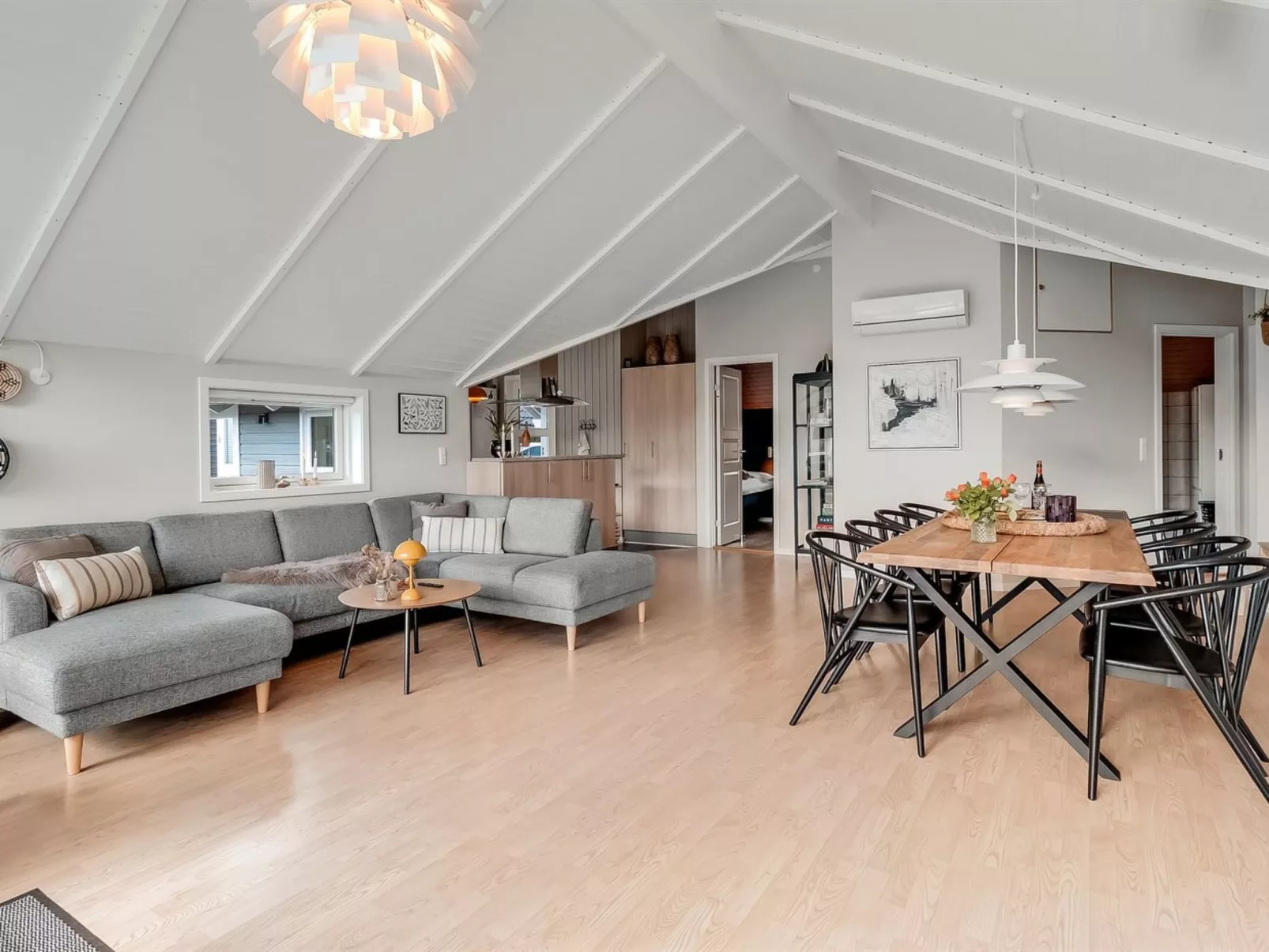 "Truels" - 30km from the sea-Drinnen