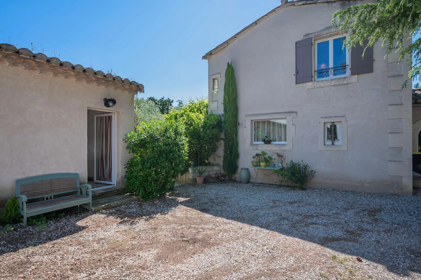 Mas authentique à Paradou Alpilles-Terrace balcony