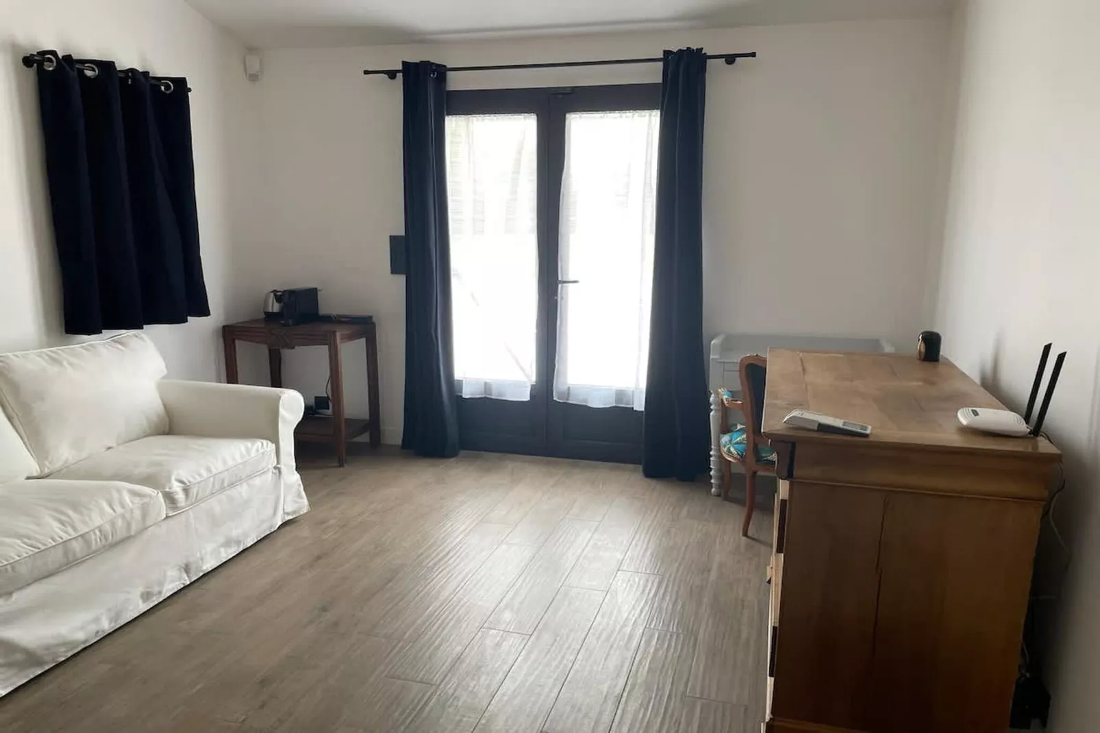 Charmant Mas Provençal avec piscine et jacuzzis-Living room