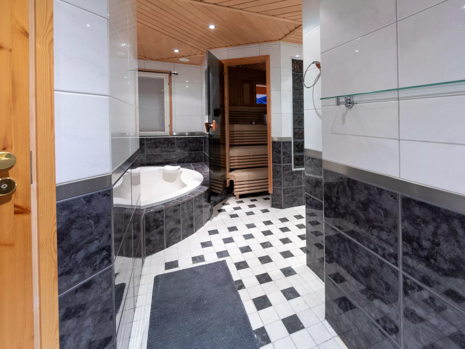 Lapinlisä - Drinnen