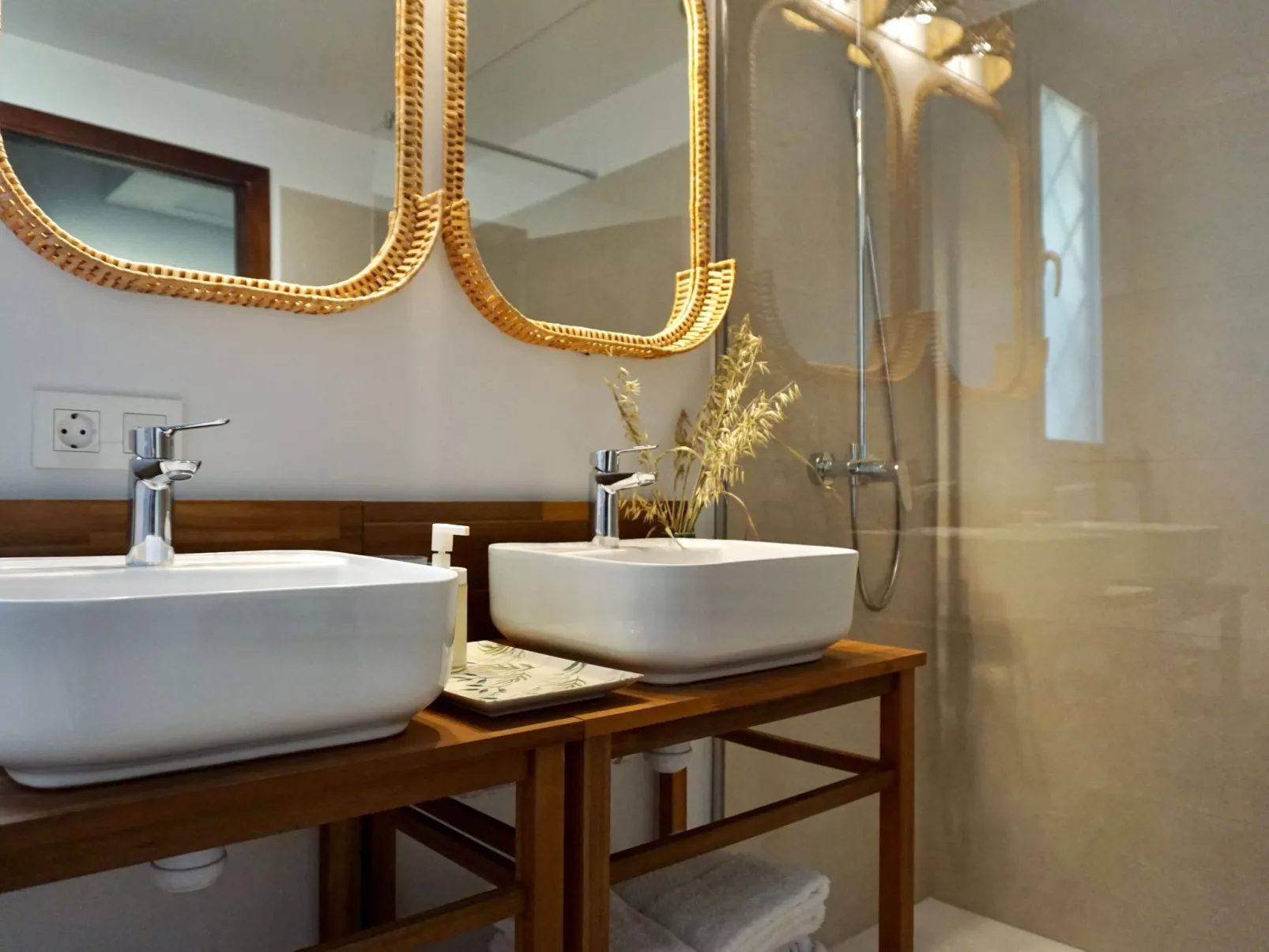 Riviera-Image-tags.info