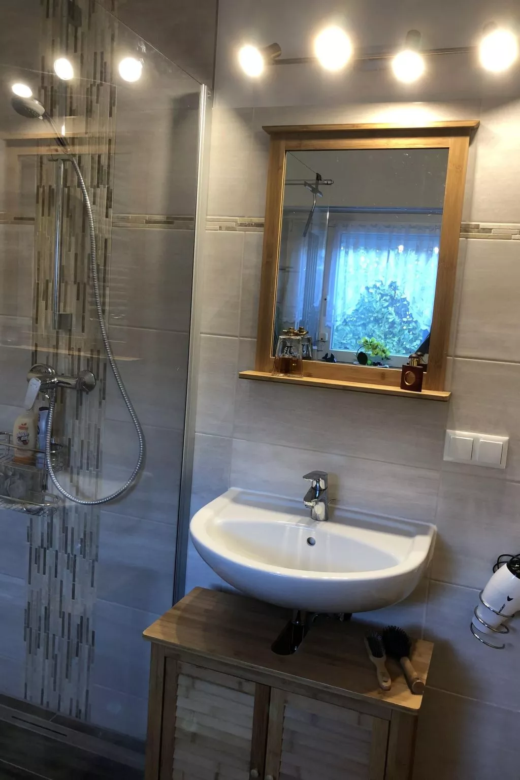 In Wischuer mit Terrasse, Grill und Garten - Image-tags.info