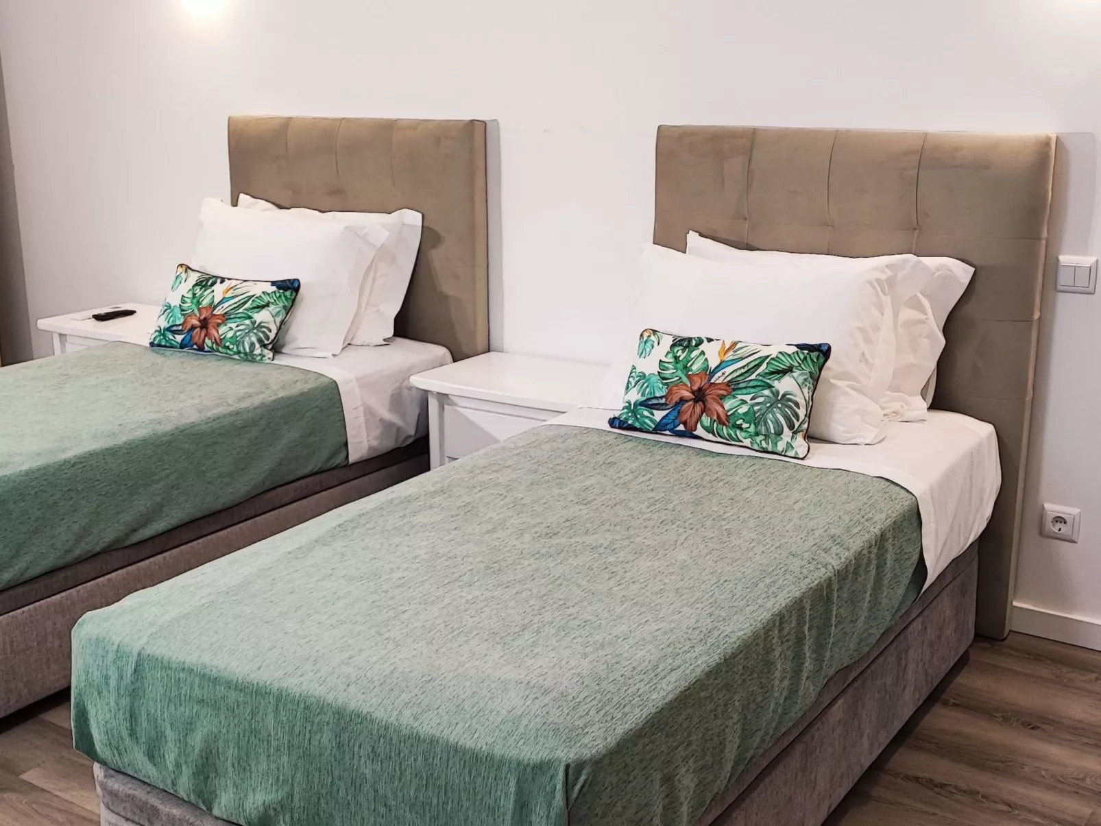 Villa mit 6 Schlafzimmern, Familie, Gruppen, Strand, Pool, Garten - Image-tags.info