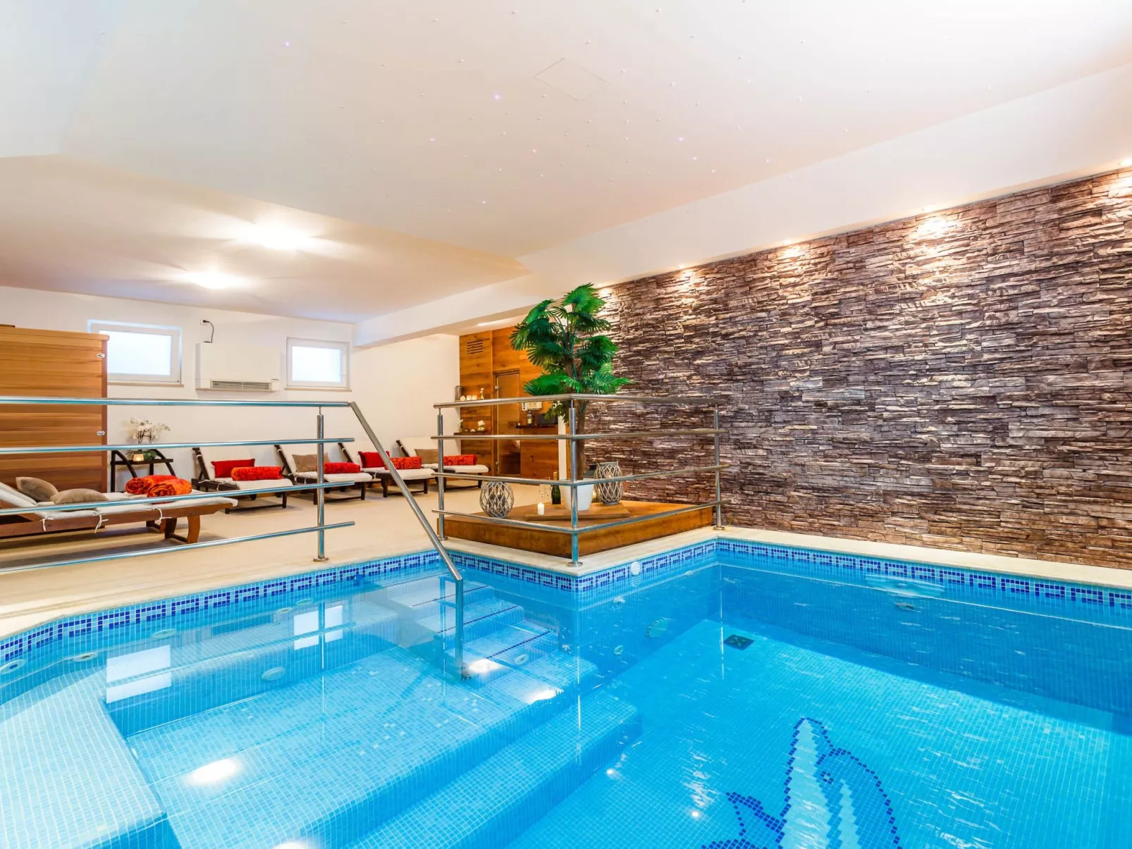 Villa Kamenica  im mediterranen Stil mit Innen- und Außenpool - Image-tags.info