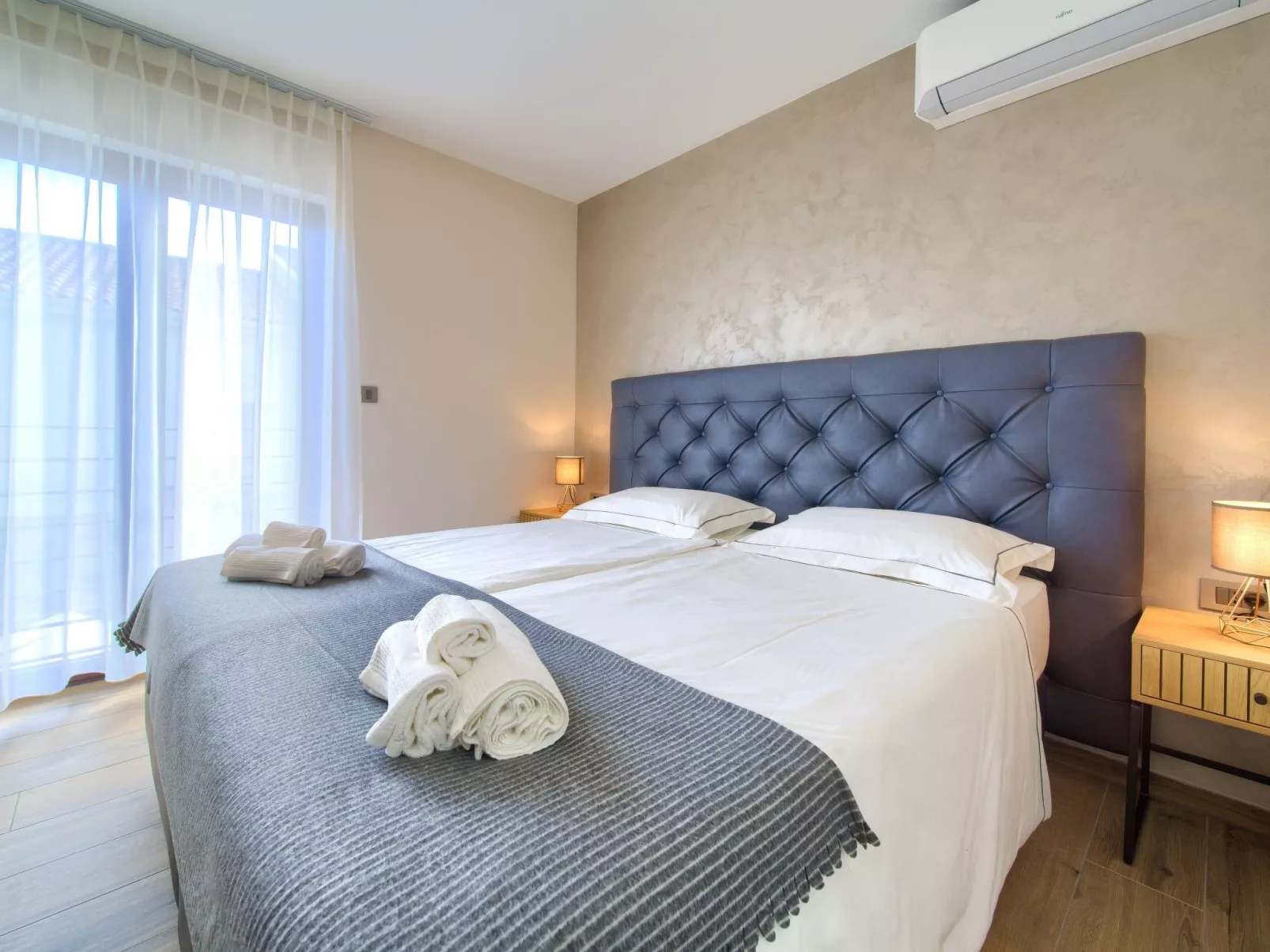 "Lana" mit Schwimmbad - Image-tags.info