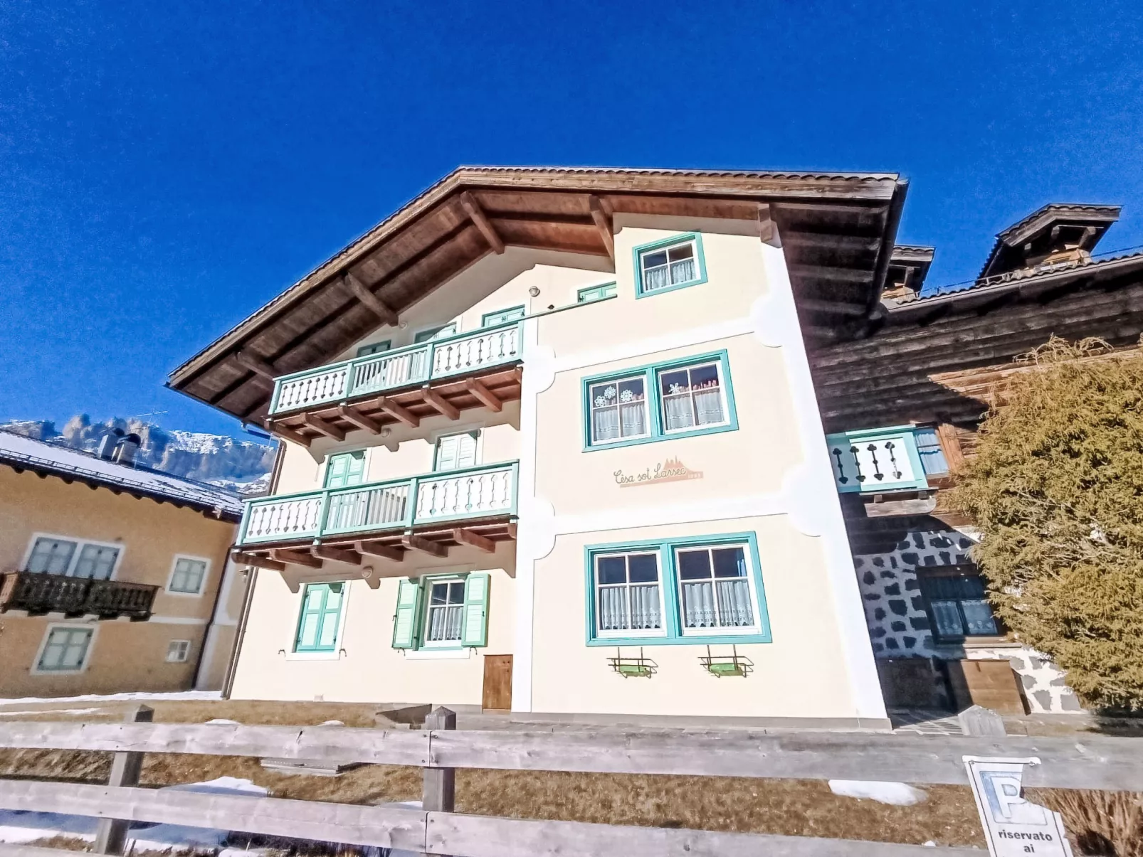 Cesa sot Larsec - Outside