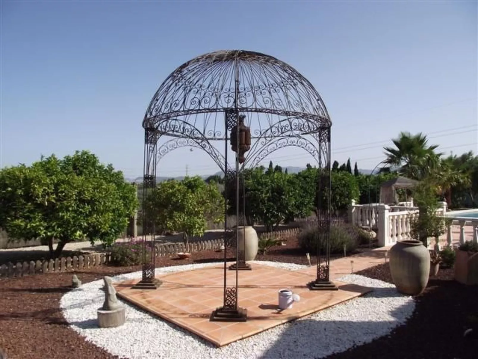 Villa im spanischen Stil mit großem Pool und ein - Image-tags.info